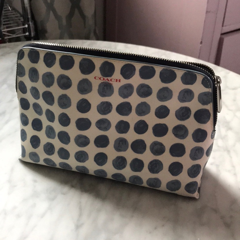 C O A C H  makeup bag
